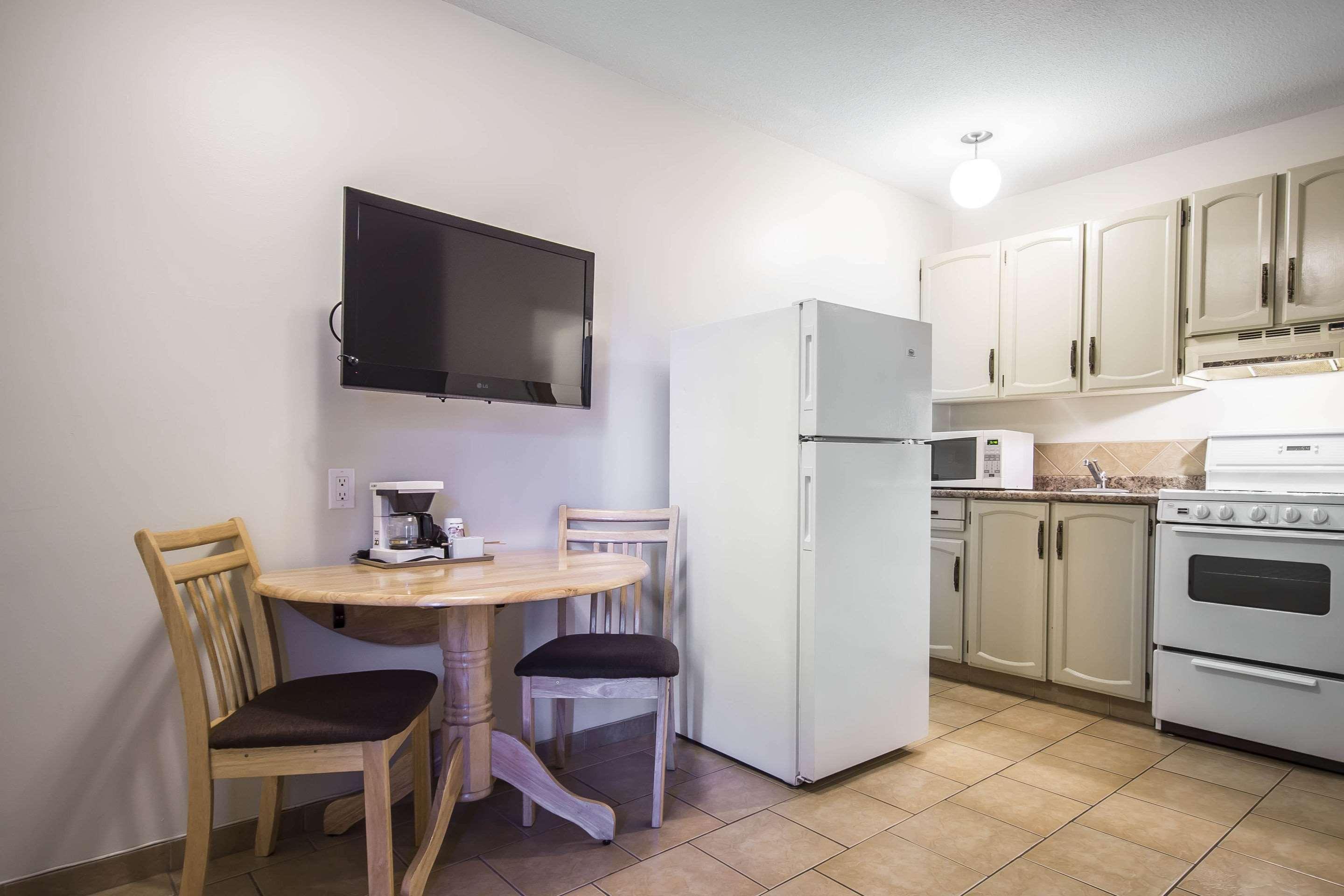 Econo Lodge Вернон Экстерьер фото